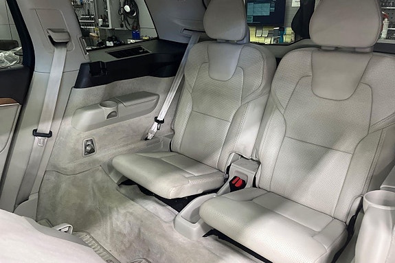 Volvo XC90 28 of 30