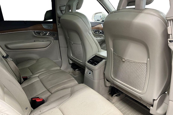 Volvo XC90 25 of 30