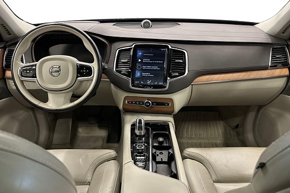 Volvo XC90 15 of 30