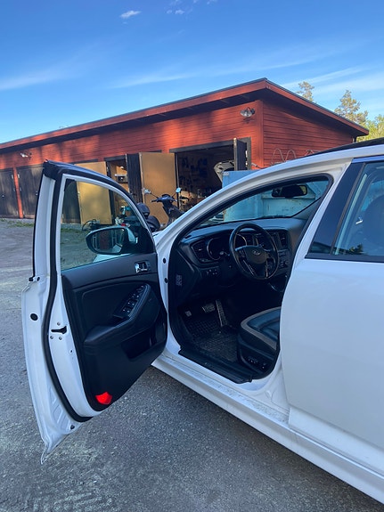 Kia Optima 9 of 12