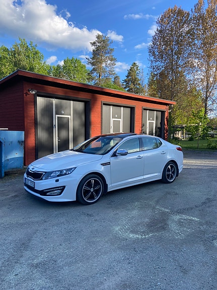 Kia Optima 2 of 12