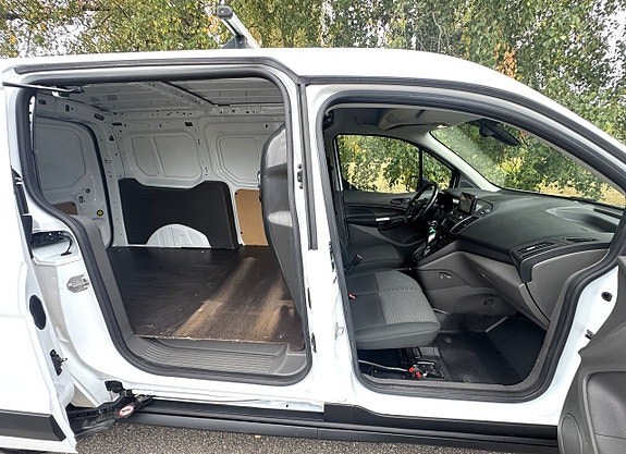 Ford Transit Connect 5 of 16