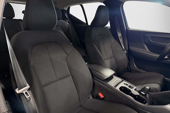 Volvo XC40 11 of 23