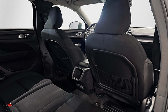 Volvo XC40 13 of 23