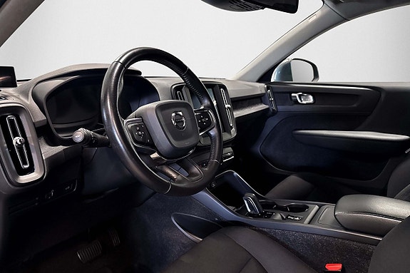Volvo XC40 8 of 23