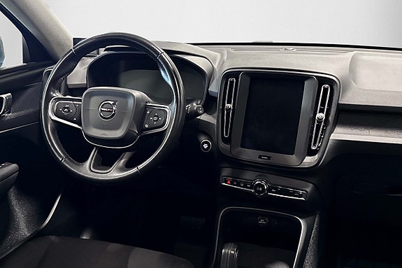 Volvo XC40 14 of 23