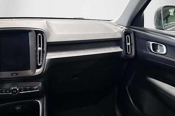 Volvo XC40 15 of 23