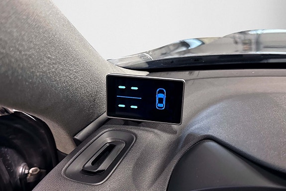 Volvo XC40 17 of 23