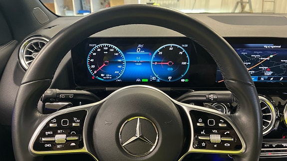 Mercedes-Benz EQA250 21 of 23