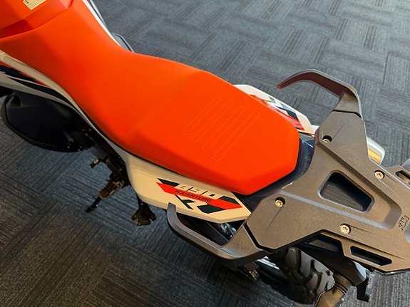 KTM 890 Adventure R 8 of 9