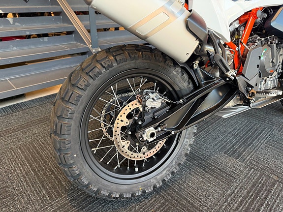 KTM 890 Adventure R 4 of 9