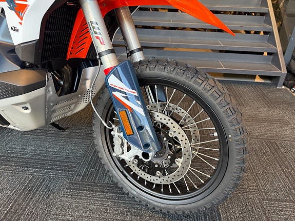KTM 890 Adventure R 6 of 9