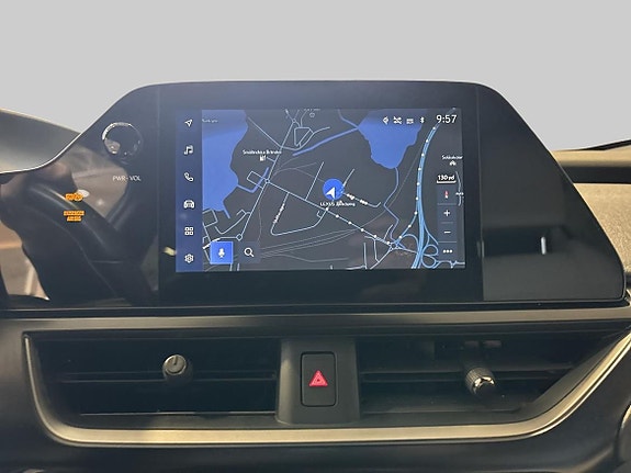Lexus UX250h 14 of 16