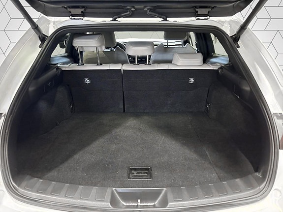 Lexus UX250h 11 of 16