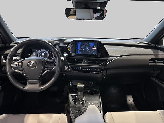 Lexus UX250h 10 of 16