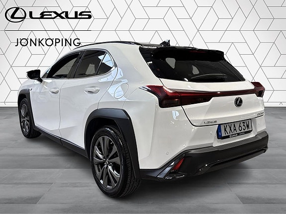 Lexus UX250h 4 of 16