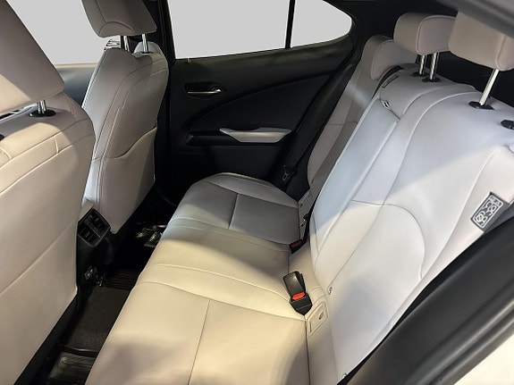 Lexus UX250h 9 of 16