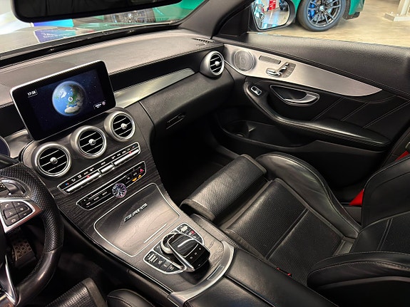 Mercedes-Benz C63 26 of 30