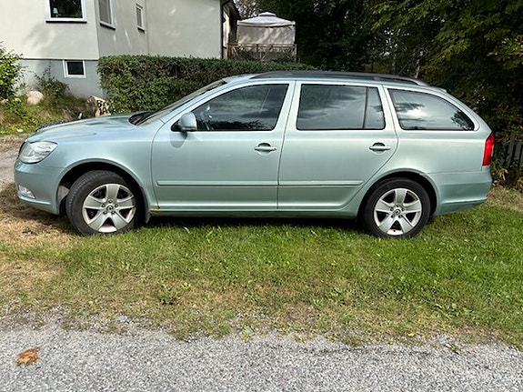 Skoda Octavia 2 of 9