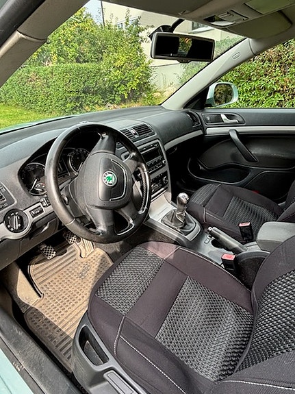 Skoda Octavia 5 of 9