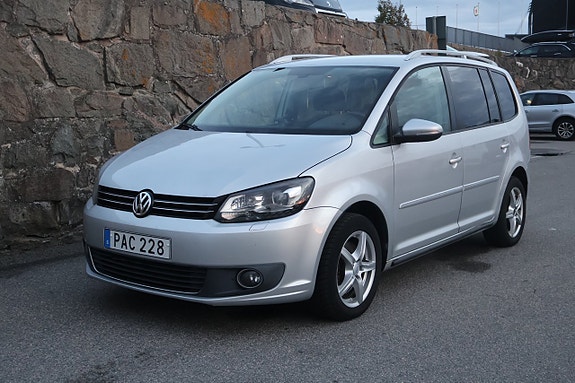 Volkswagen Touran 2 of 19