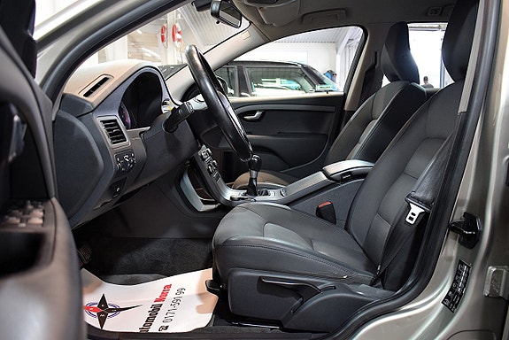 Volvo V70 7 of 23