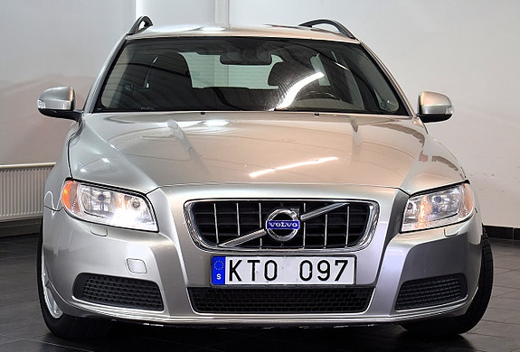 Volvo V70 2 of 23
