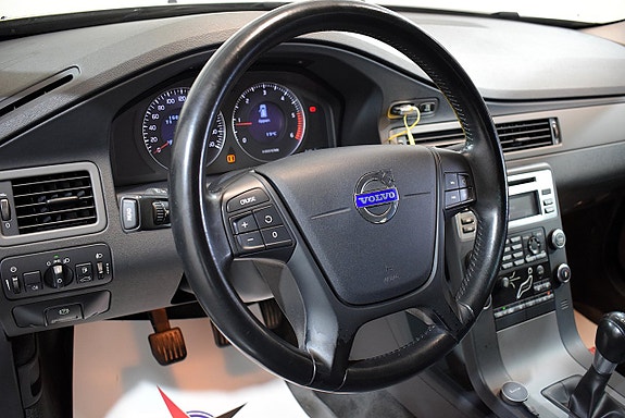 Volvo V70 8 of 23