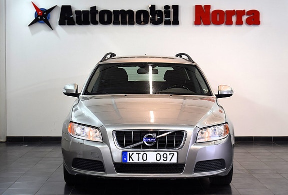 Volvo V70 3 of 23