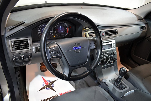 Volvo V70 9 of 23