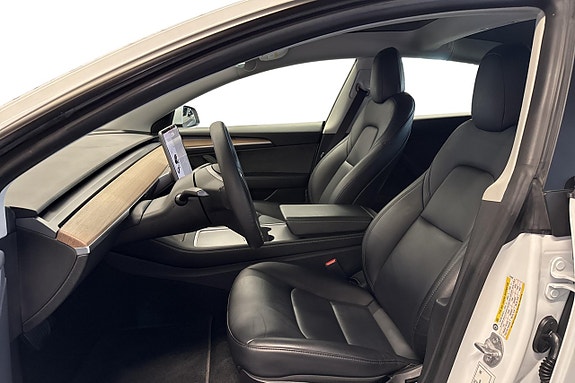Tesla Model 3 11 of 11