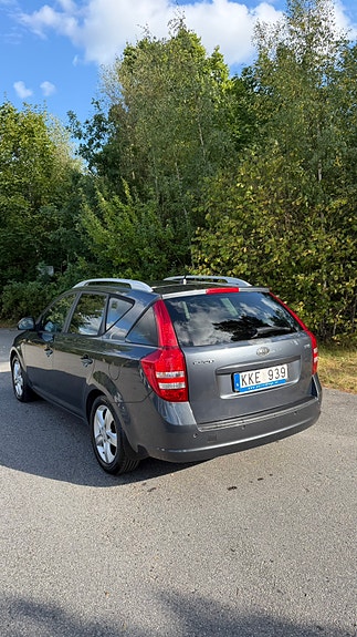 Kia Ceed 2 of 5