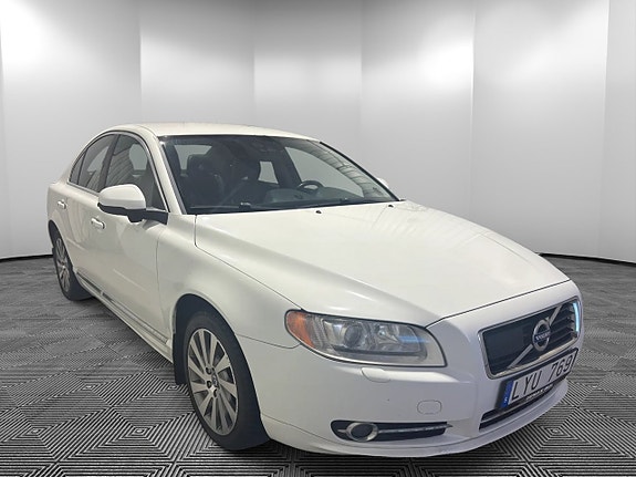 Volvo S80 2 of 7
