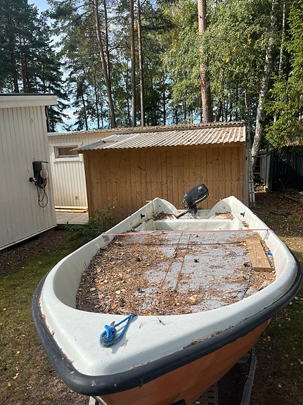 Båt med kastdäck och trailer 2 of 3