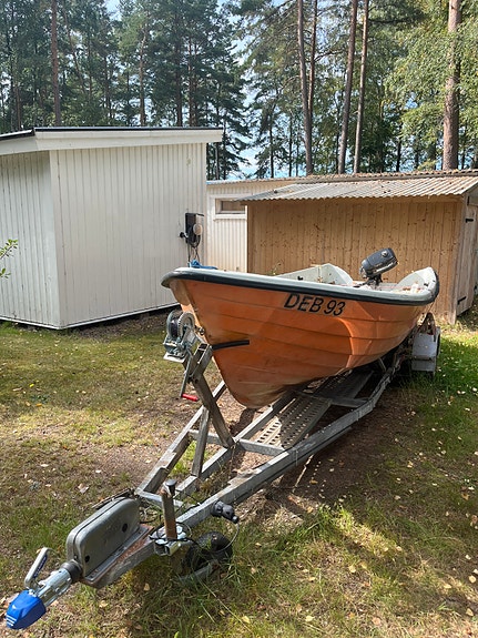 Båt med kastdäck och trailer 3 of 3