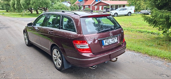 Mercedes-Benz C220 2 of 5