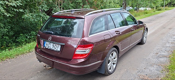Mercedes-Benz C220 3 of 5