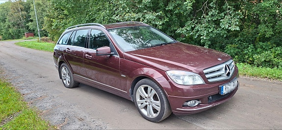 Mercedes-Benz C220 4 of 5