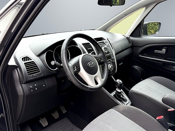 Kia Venga 7 of 12