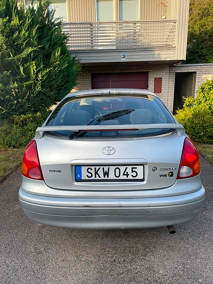 Toyota Corolla 2 of 3