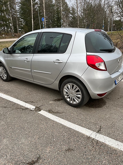 Renault Clio 2 of 4