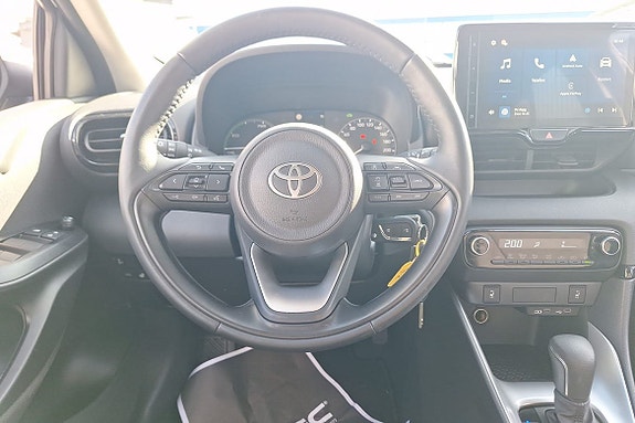 Toyota Yaris 13 of 19