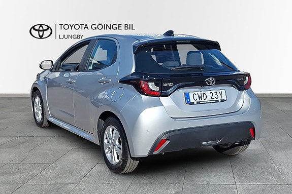 Toyota Yaris 2 of 19