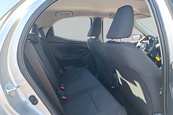 Toyota Yaris 7 of 19