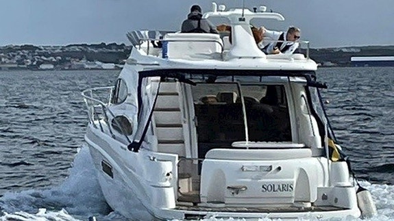 Sealine F37 - 2 x VP KAMD 44 (Axlar) 4 of 30
