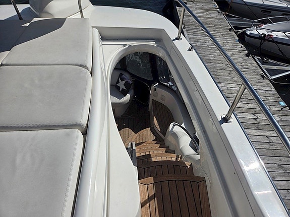 Sealine F37 - 2 x VP KAMD 44 (Axlar) 13 of 30