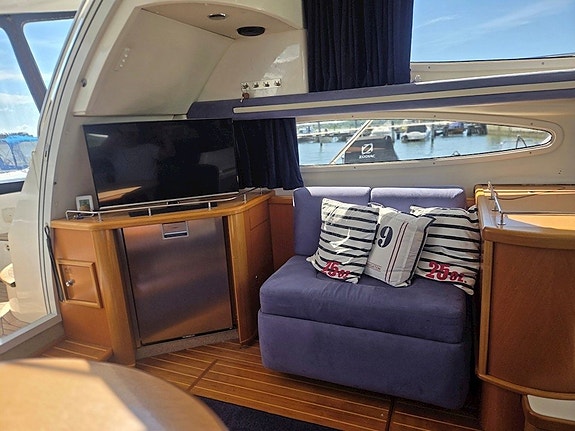Sealine F37 - 2 x VP KAMD 44 (Axlar) 15 of 30