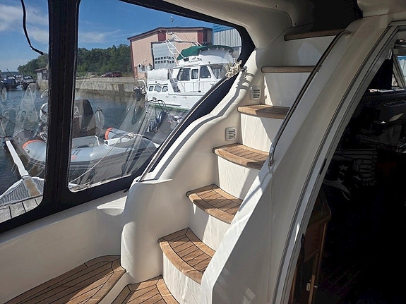 Sealine F37 - 2 x VP KAMD 44 (Axlar) 8 of 30