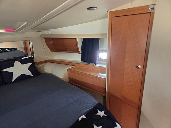 Sealine F37 - 2 x VP KAMD 44 (Axlar) 23 of 30