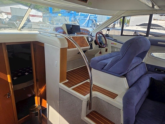 Sealine F37 - 2 x VP KAMD 44 (Axlar) 18 of 30